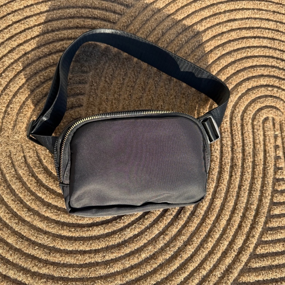 Unbranded Black Nylon Belt Bag Fanny Pack Gold Hardware Crossbody
